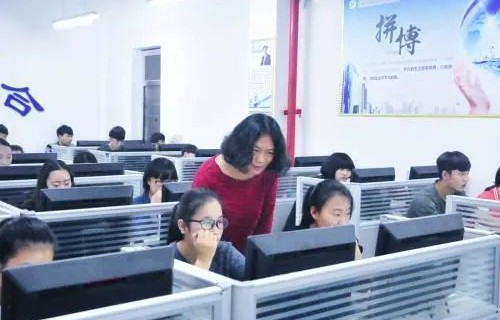 电子商务专业的学生考研