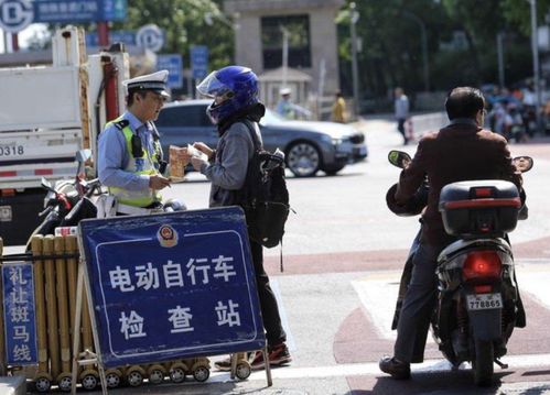 加强城市交通管理，代表建议严禁电动车骑行人行道